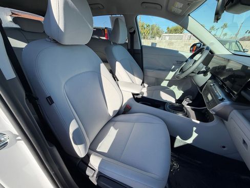 Used 2025 Hyundai Kona SEL image 34