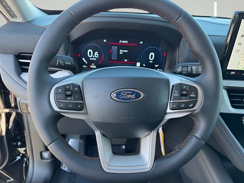 Used 2026 Ford Explorer Active RWD image 13