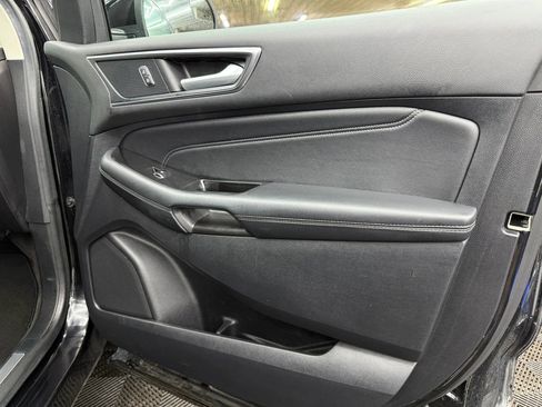 Used 2018 Ford Edge Titanium AWD/4WD image 5