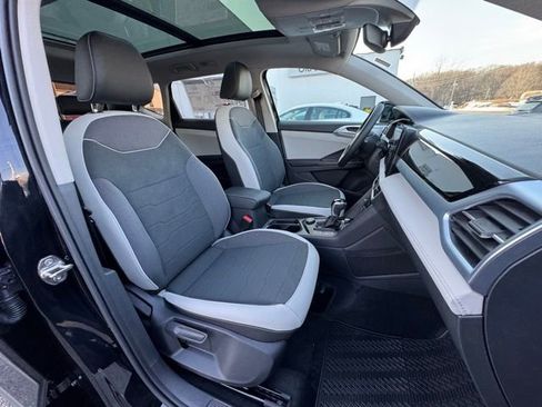 New 2026 Volkswagen Taos SE image 24