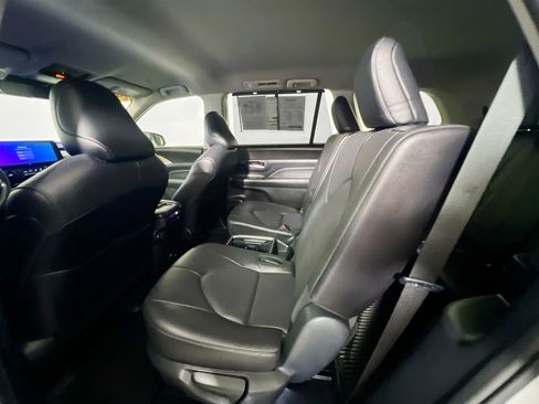 Used 2024 Toyota Grand Highlander Limited image 29