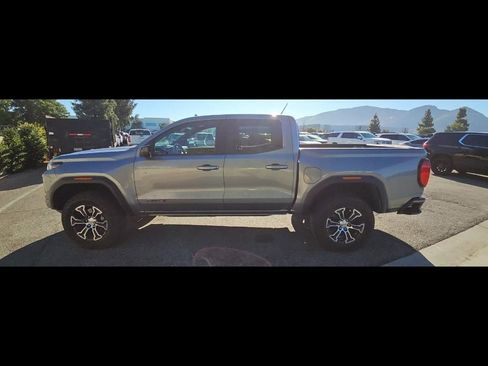 Used 2023 GMC Canyon AT4 image 3