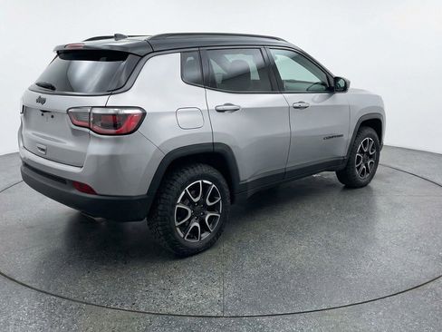 Used 2025 Jeep Compass Trailhawk AWD/4WD image 9