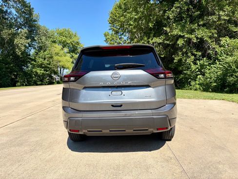 Used 2024 Nissan Rogue S AWD/4WD image 11