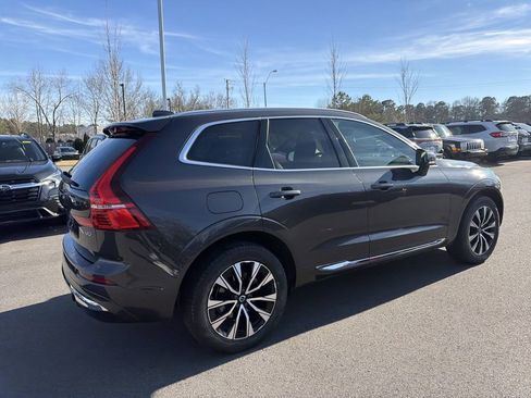 Used 2023 Volvo XC60 B5 Plus FWD image 3
