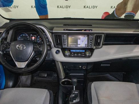 Used 2018 Toyota RAV4 XLE image 3