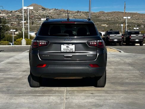 Used 2022 Jeep Compass Latitude image 7