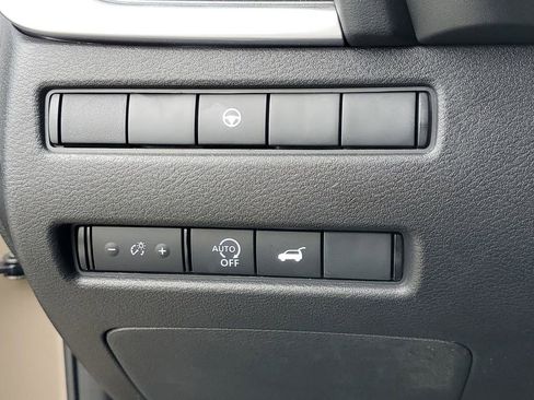 Used 2025 Nissan Rogue SV AWD/4WD image 22
