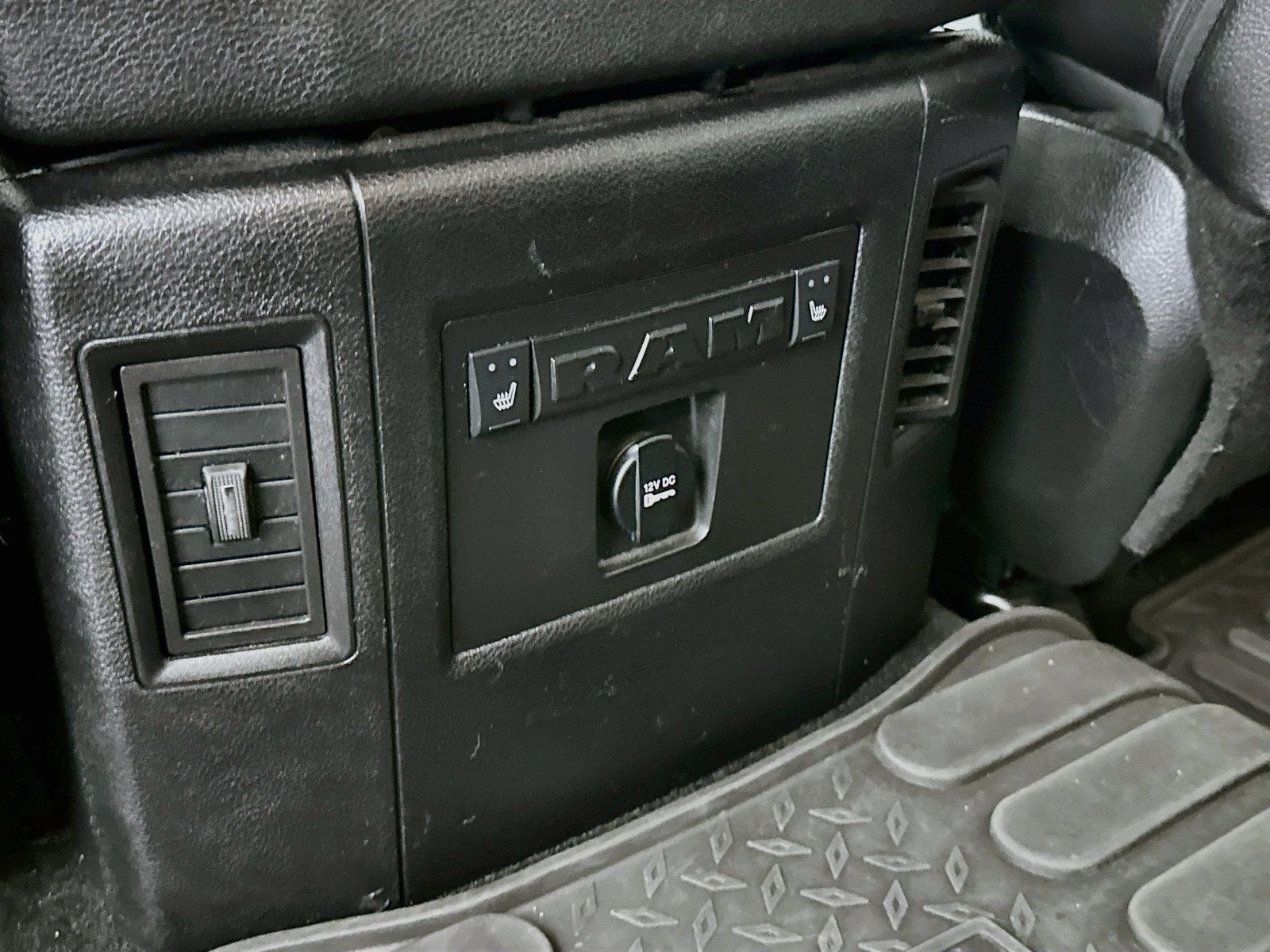 Used 2015 RAM 1500 Laramie w/ Convenience Group AWD/4WD image 28