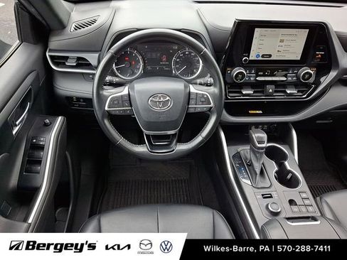 Used 2023 Toyota Highlander XSE AWD/4WD image 13