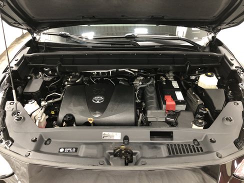 Used 2020 Toyota Highlander XLE image 6