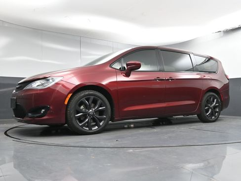 Used 2018 Chrysler Pacifica Touring Plus w/ S Appearance Package image 22