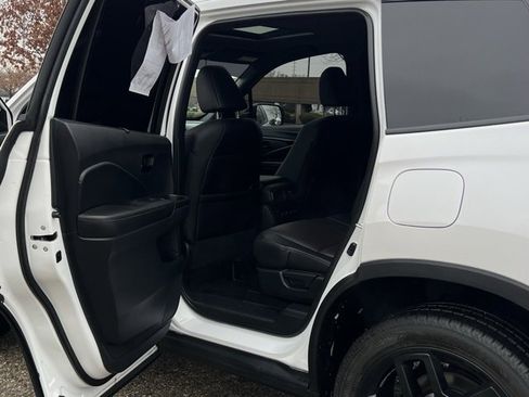 Certified 2024 Honda Passport Black Edition image 30