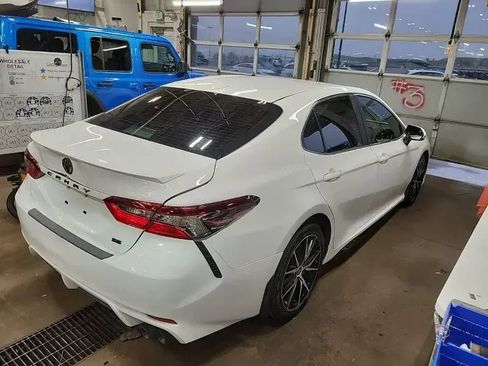 Used 2023 Toyota Camry SE FWD image 4