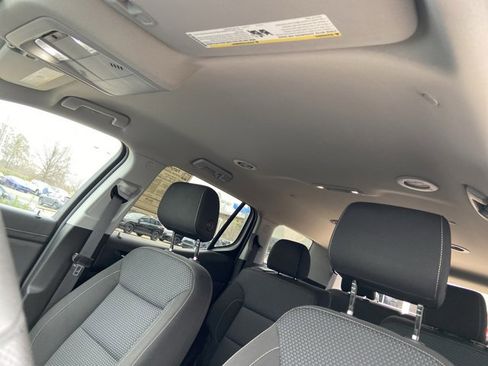 Used 2022 GMC Acadia SLE w/ Driver Convenience Package image 28