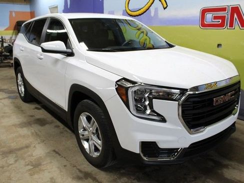 Certified 2024 GMC Terrain SLE AWD/4WD image 3