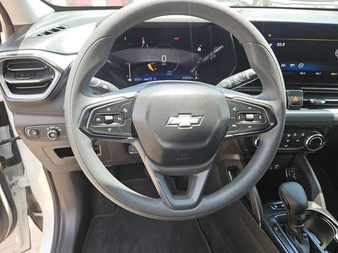 Used 2025 Chevrolet TrailBlazer LT AWD/4WD image 18