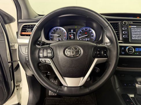 Used 2016 Toyota Highlander XLE AWD/4WD image 12