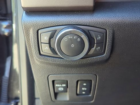 Used 2015 Ford F150 XLT w/ Equipment Group 302A Luxury AWD/4WD image 10
