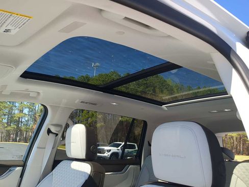 Used 2025 GMC Acadia Denali w/ Super Cruise Package image 23