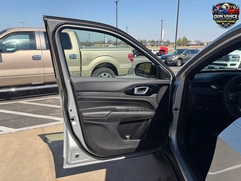 New 2026 Jeep Compass Latitude AWD/4WD image 9