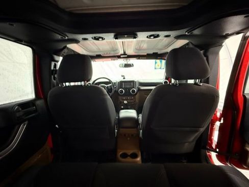 Used 2016 Jeep Wrangler Unlimited Sahara w/ Connectivity Group image 29