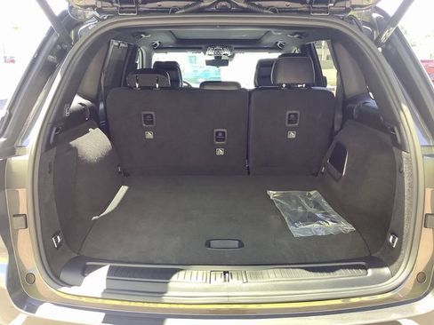 New 2023 Jeep Grand Cherokee Overland w/ Luxury Tech Group IV image 32