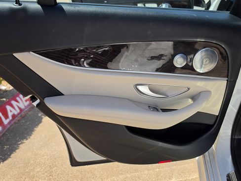 Used 2017 Mercedes-Benz E 300 image 22