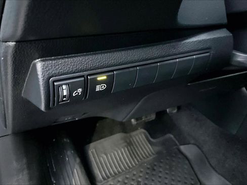 Certified 2024 Toyota Corolla SE image 32