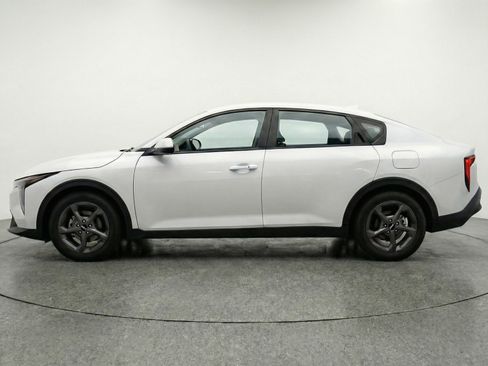 Used 2025 Kia K4 image 4