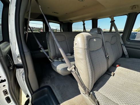 Used 2006 Chevrolet Express 3500 Passenger w/ LT Preferred Equipment Group RWD image 41