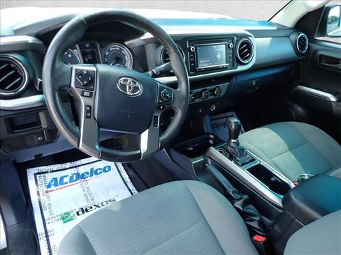 Used 2018 Toyota Tacoma SR5 w/ SR5 Appearance Package (SM) AWD/4WD image 9