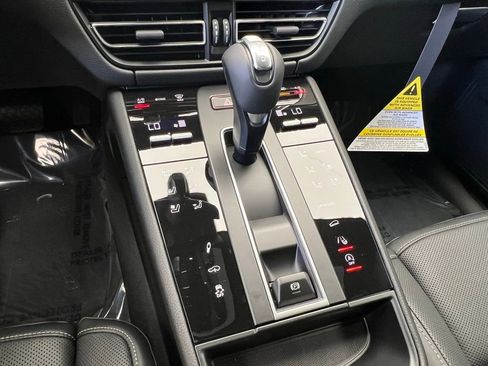 Certified 2025 Porsche Macan Turbo image 11