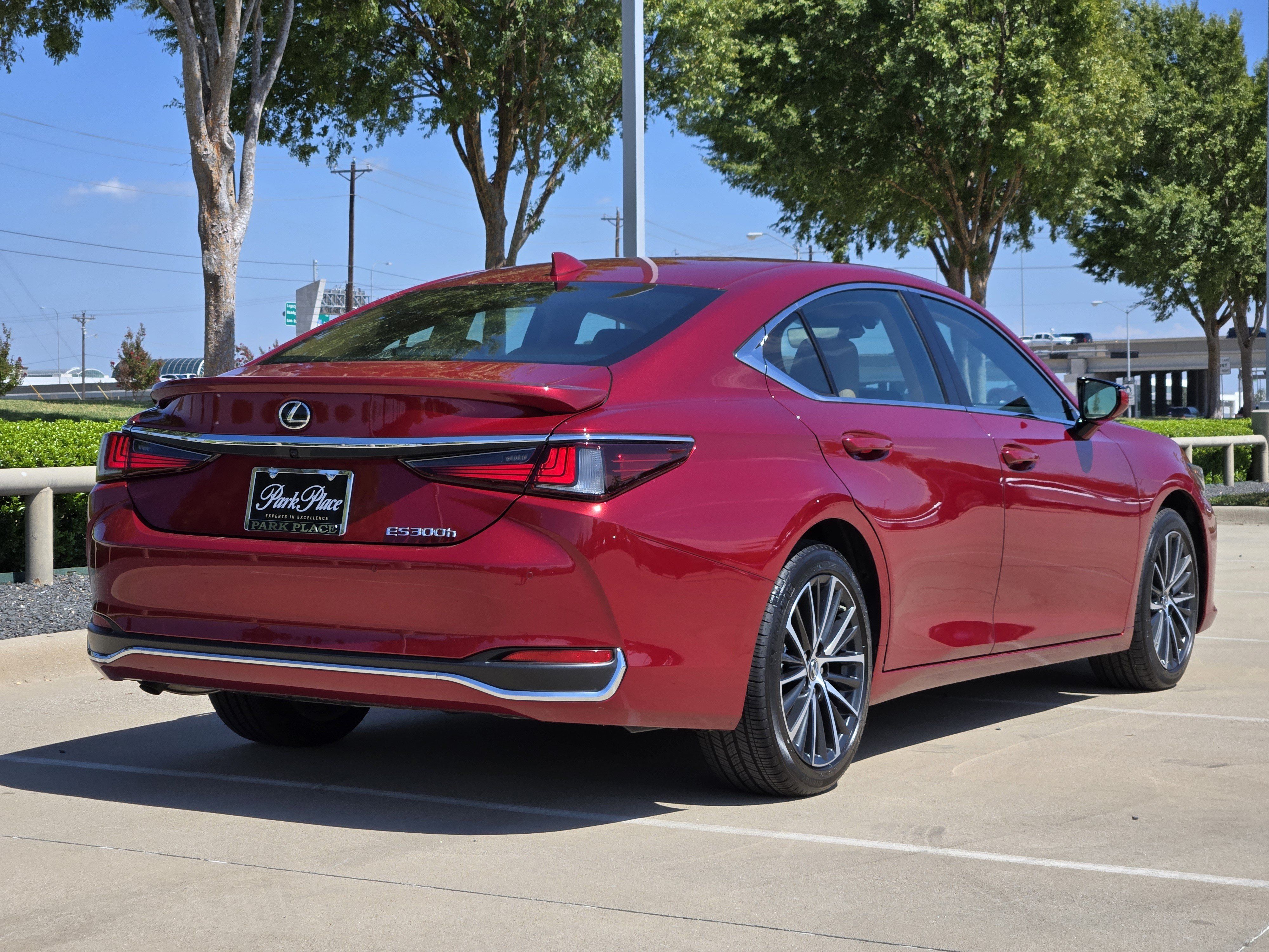 Used 2025 Lexus ES 300h w/ Premium Package FWD image 5