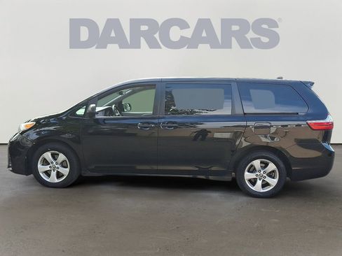 Used 2020 Toyota Sienna L image 7