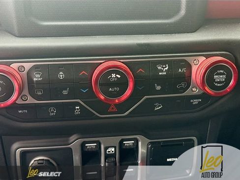 Used 2018 Jeep Wrangler Unlimited Rubicon w/ Cold Weather Group AWD/4WD image 16