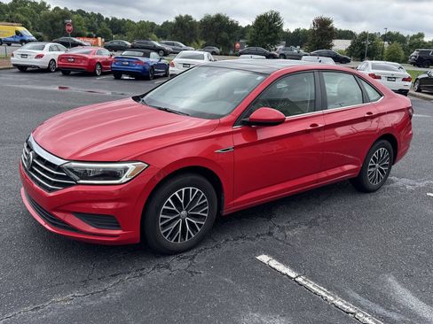 Used 2019 Volkswagen Jetta SEL w/ Cold Weather Package FWD image 3