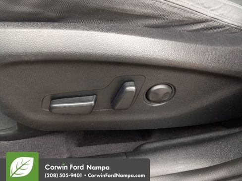 Used 2017 Kia Sorento LX w/ LX Convenience Package image 12