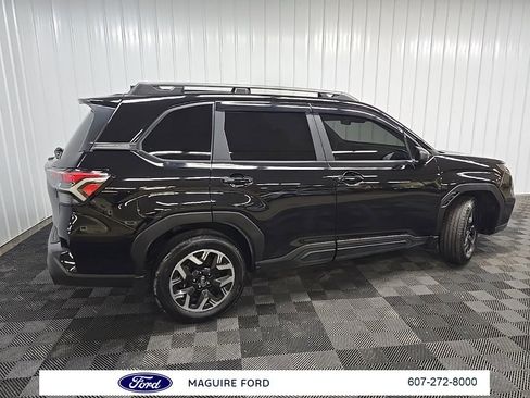 Used 2025 Subaru Forester Premium image 3