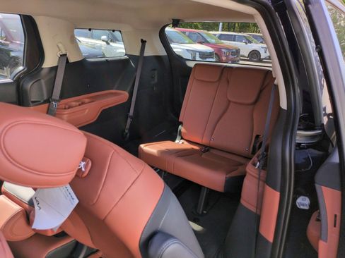 New 2026 Kia Carnival EX FWD image 33
