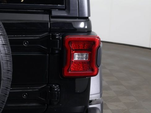 Used 2022 Jeep Wrangler Unlimited Sport image 15