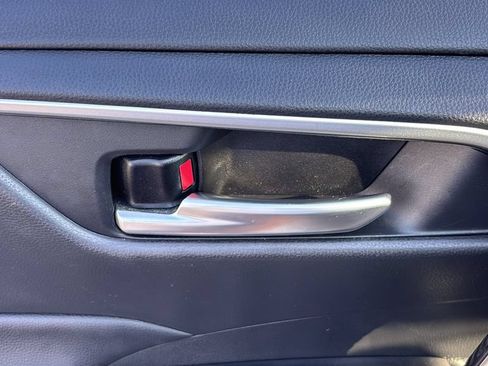 Used 2021 Toyota RAV4 XLE Premium FWD image 11