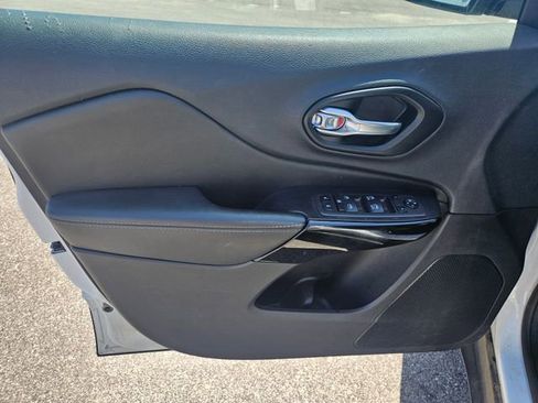 Used 2023 Jeep Cherokee Altitude Lux image 10