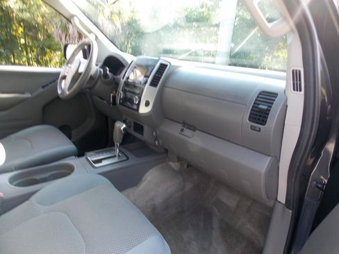 Used 2015 Nissan Frontier SV AWD/4WD image 8
