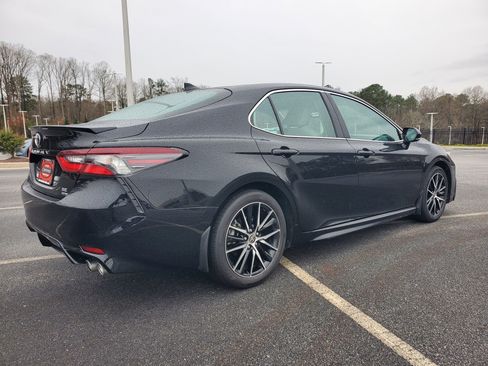 Used 2024 Toyota Camry SE image 6