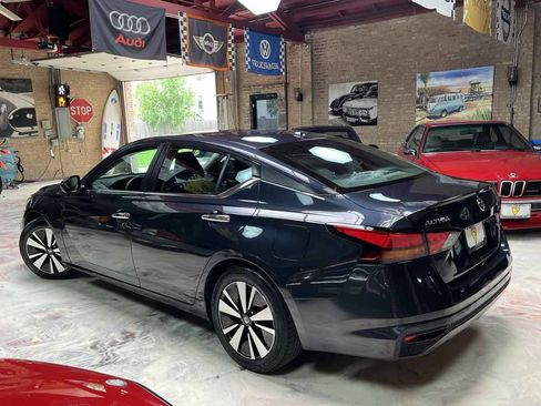 Used 2022 Nissan Altima 2.5 SV FWD image 5
