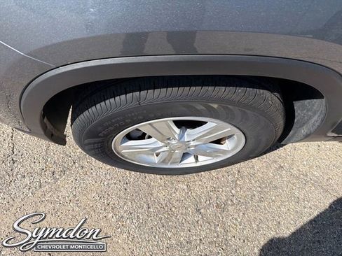 Used 2019 Chevrolet Trax LT w/ LT Convenience Package image 24