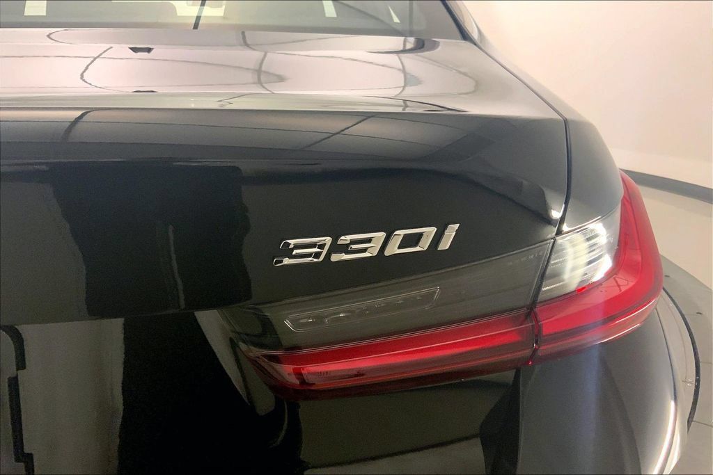 Certified 2025 BMW 330i xDrive Sedan w/ Premium Package AWD/4WD image 30