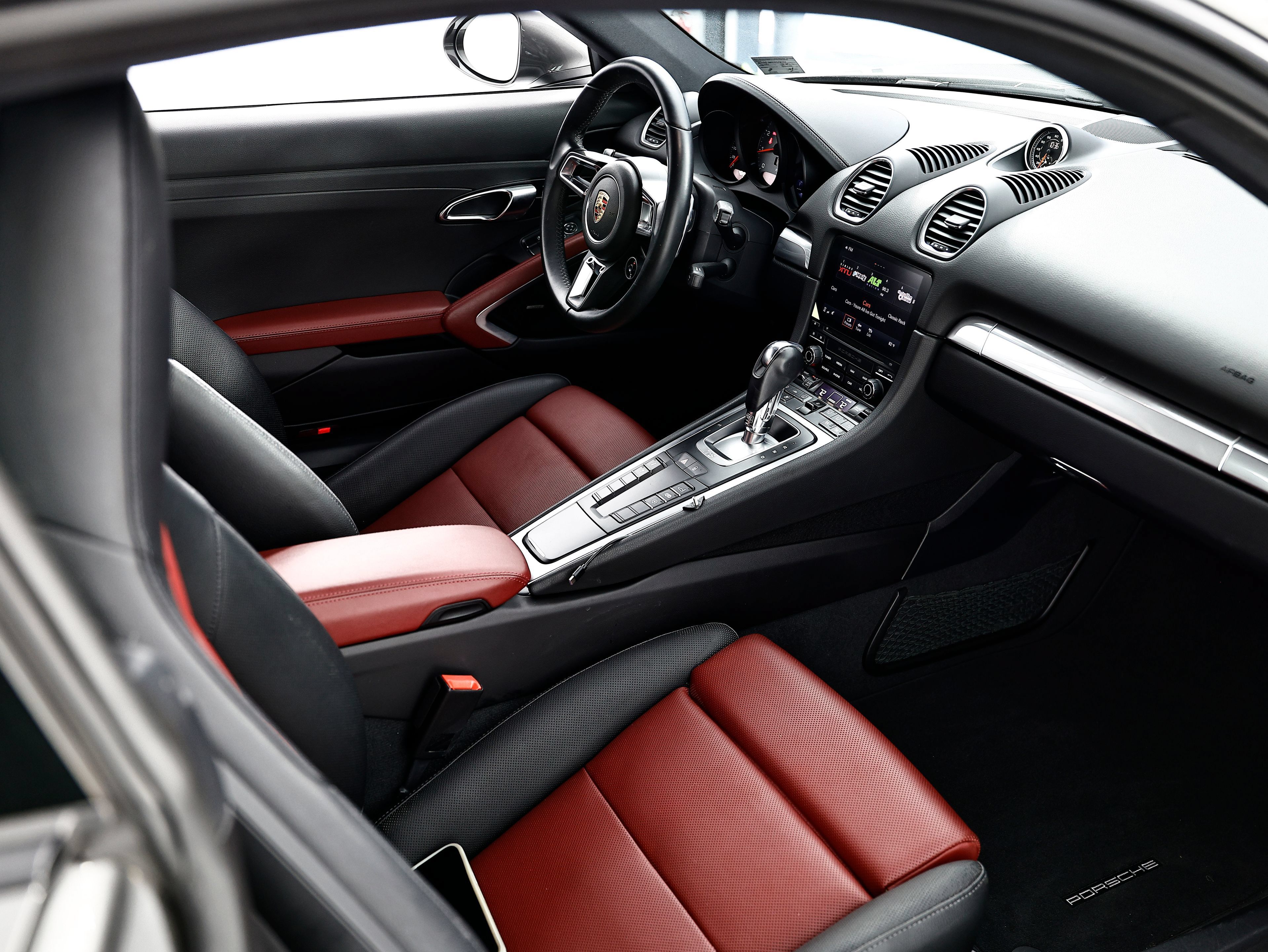 Used 2018 Porsche 718 Cayman S RWD image 30