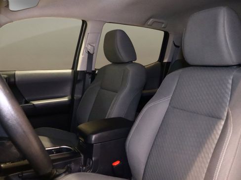 Used 2020 Toyota Tacoma SR5 image 15